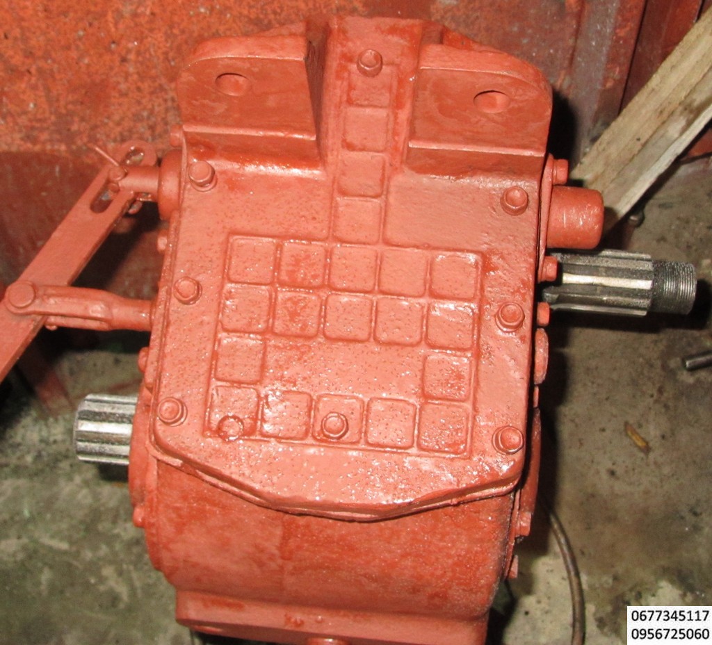 Механизм обратного хода в сборе 4014М-1706010 .реверс .Запчасти на Львовский погрузчик: Механизм обратного хода с ручным тормозом. Механизм обратного хода МОХ 40810-1706010 львовского погрузчика АП-4014, 40814, АП-40810, 40816, 40811, 41030 Лев предназначен для изменения направления вращения ведущих колес, а также для повышения тягового усилия на них. Механизм зворотнього руху ,львивський старого зразку. Механизм обратного хода нового образца.вал карданный львовский погрузчик. механизм обратного хода МОХ (реверс, раздатка) . самодельный трактор. АП-4008, АП-4043, АП-4045 Передаточные числа:при движении вперед - 1,43 ,при движении назад - 1,76МОХ 4045-1706010 , МОХ 40810-1706010